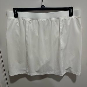 Chicos Zenergy white Rib-Mix Skort